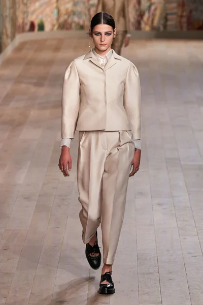 Look 29